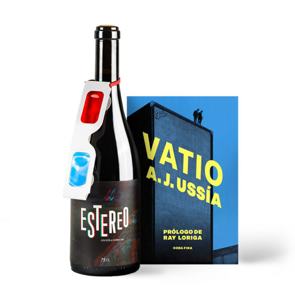 Botella del vino Estéreo y portada del libro Vatio