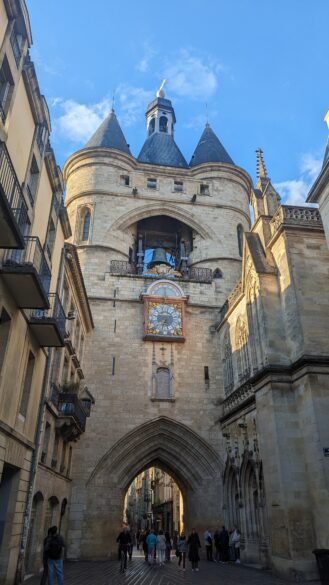 Imagen de la Grosse Cloche, uno de los monumentos más destacados de Burdeos.