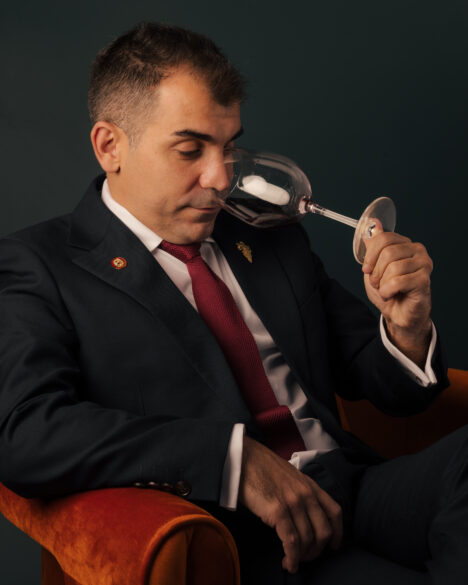 Roberto en plena cata