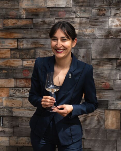 Marta posando en un espacio de El Celler de Can Roca