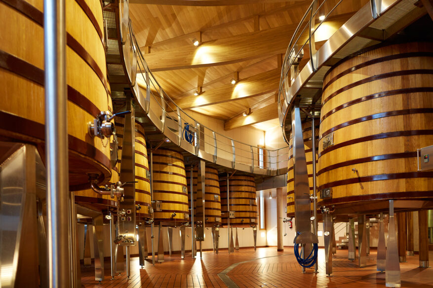 Tinos de madera de gran formato de Vega Sicilia, en Valbuena de Duero (Valladolid).