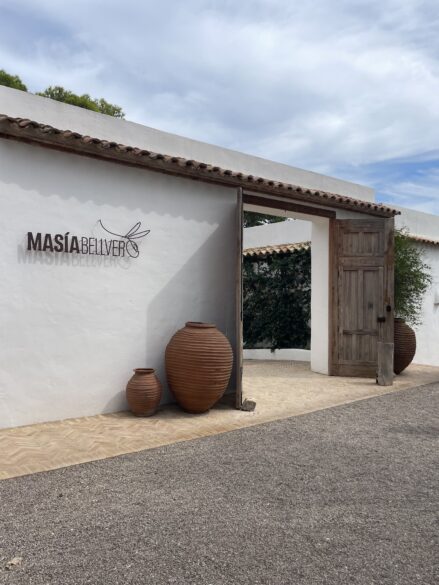 Entrada a Masía Bellver