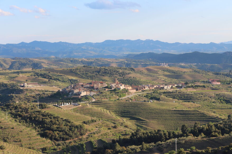 Priorat para principiantes: imagen del pueblo y las viñas de Gratallops