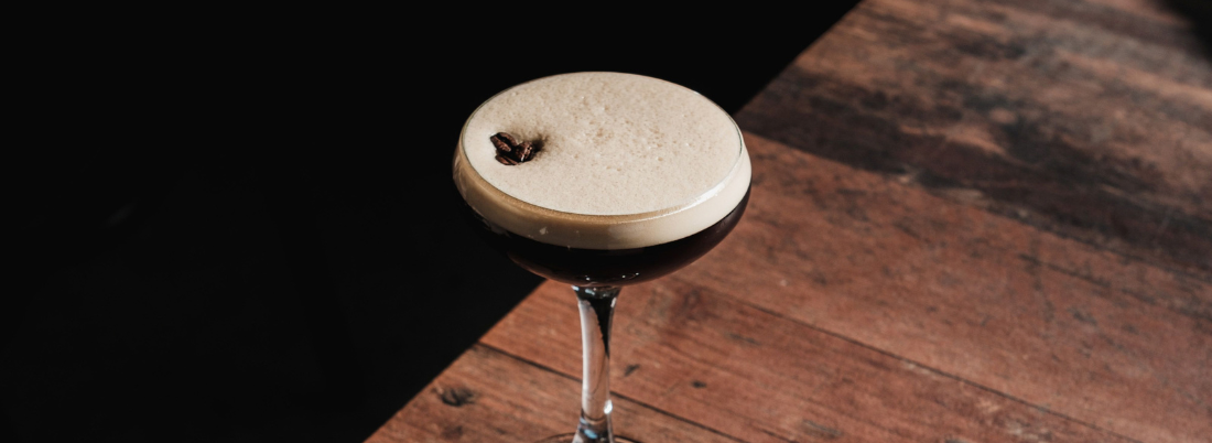 Espresso martini: historia y receta del cóctel de moda