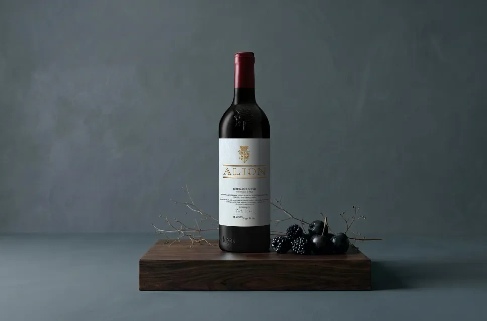 Botella de vino Alión 2022