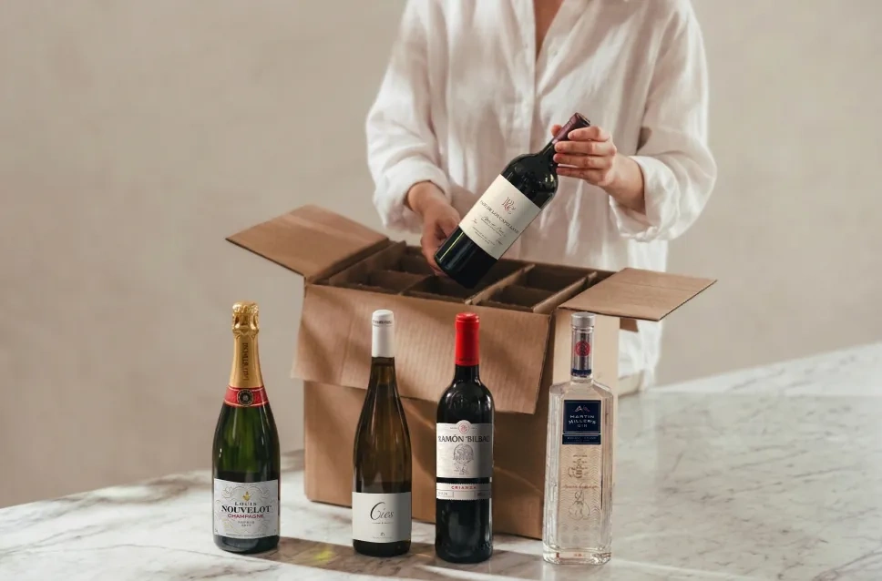 Caja con botellas de envío por promoción de portes gratis