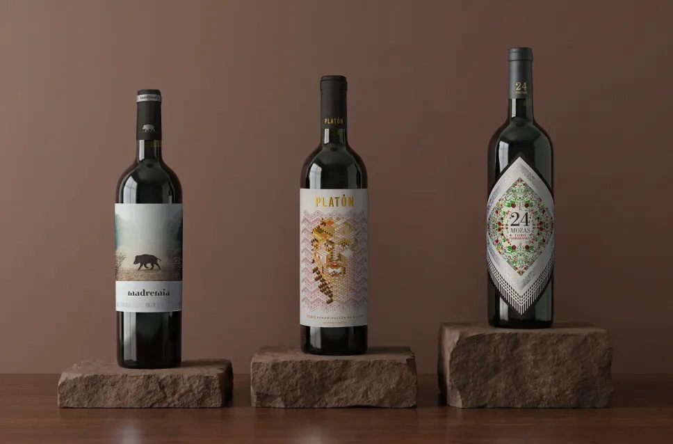 Botellas de vino de la bodega Divina Proporción