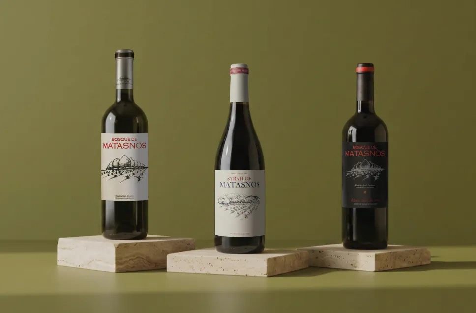 Botellas de vino de la bodega Bosque de Matasnos