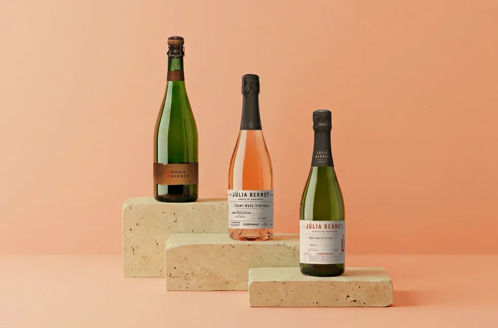 Botellas de vino de la bodega Júlia Bernet