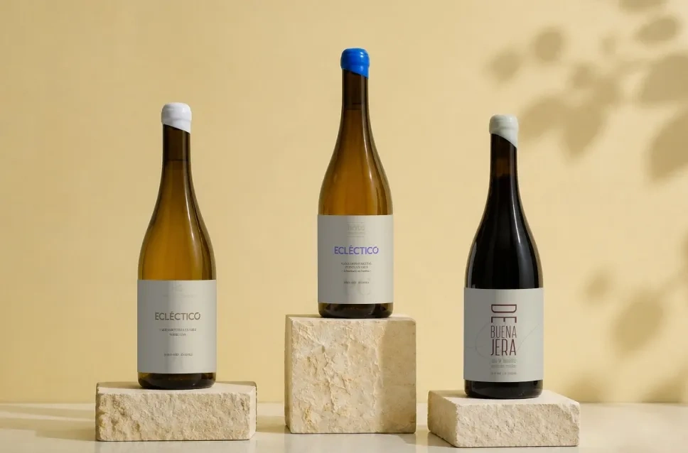 Botellas de vino de la bodega El Hato y el Garabato
