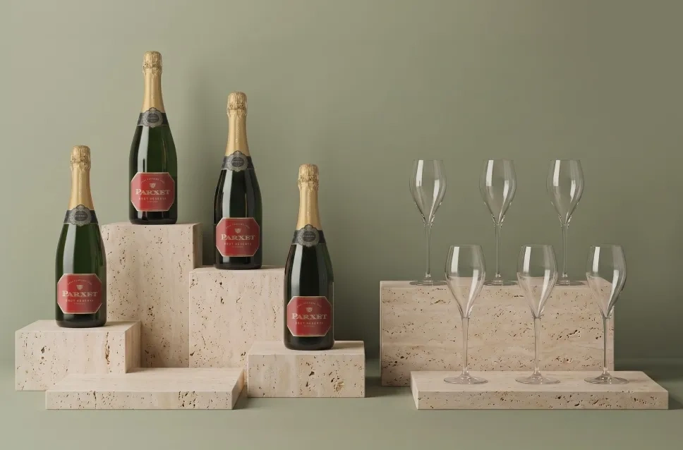 Pack de cuatro botellas de vino Parxet Brut Reserva 2021 y seis copas de cava