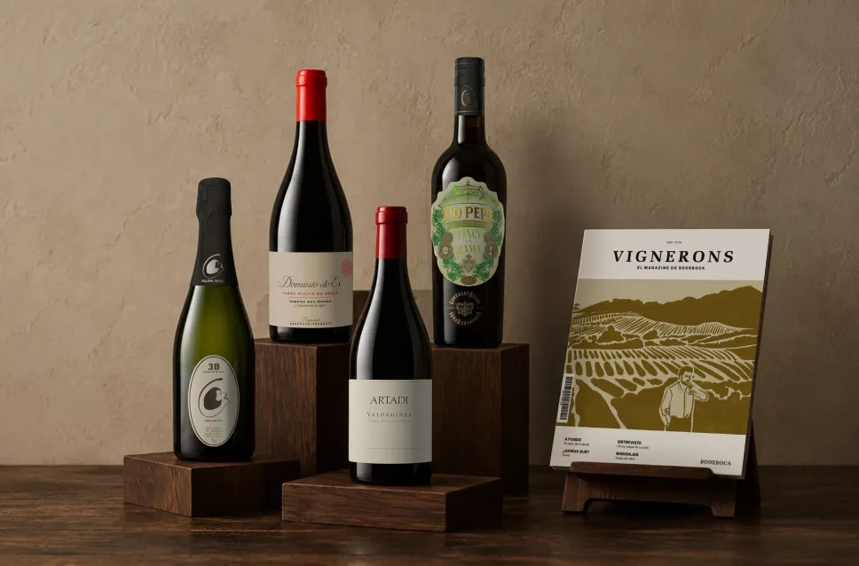 Magazine de otoño de Bodeboca junto a botellas de vino
