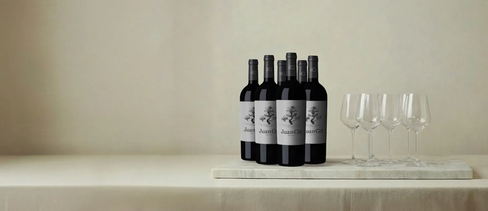 Juan Gil Etiqueta Plata con copas de regalo