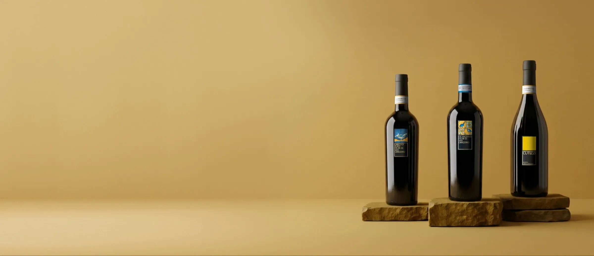Botellas de vino de la bodega Feudi di San Gregorio