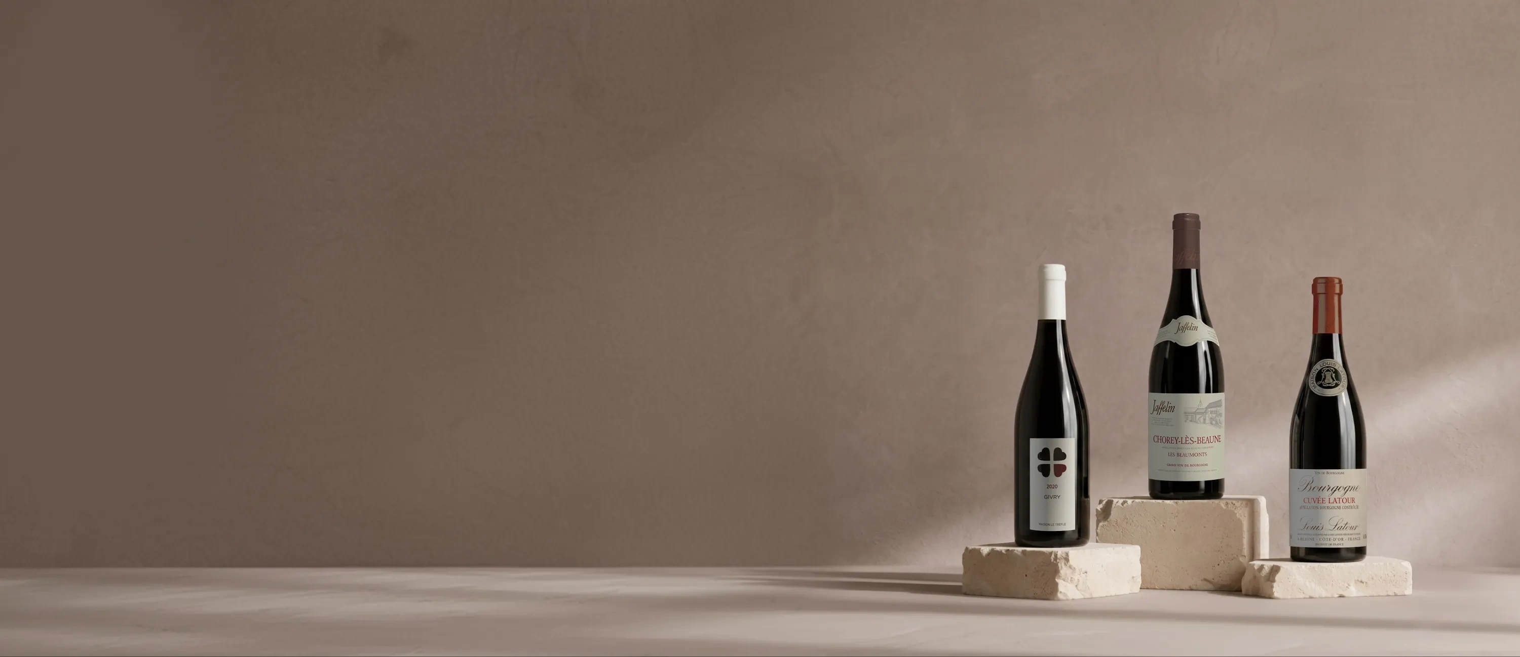 Botellas de vino de Borgoña para el verano