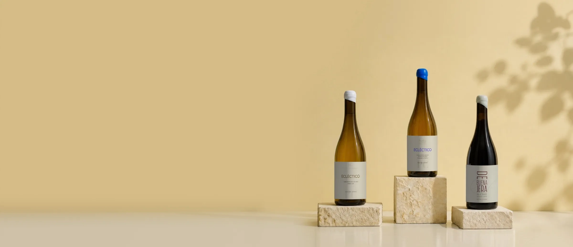 Botellas de vino de la bodega El Hato y el Garabato