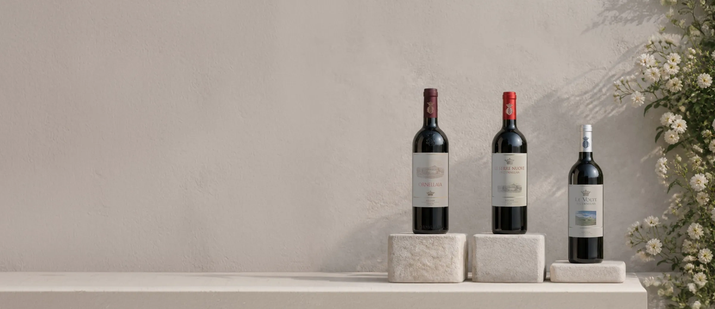 Botellas de vino de las bodegas Ornellaia y Masseto