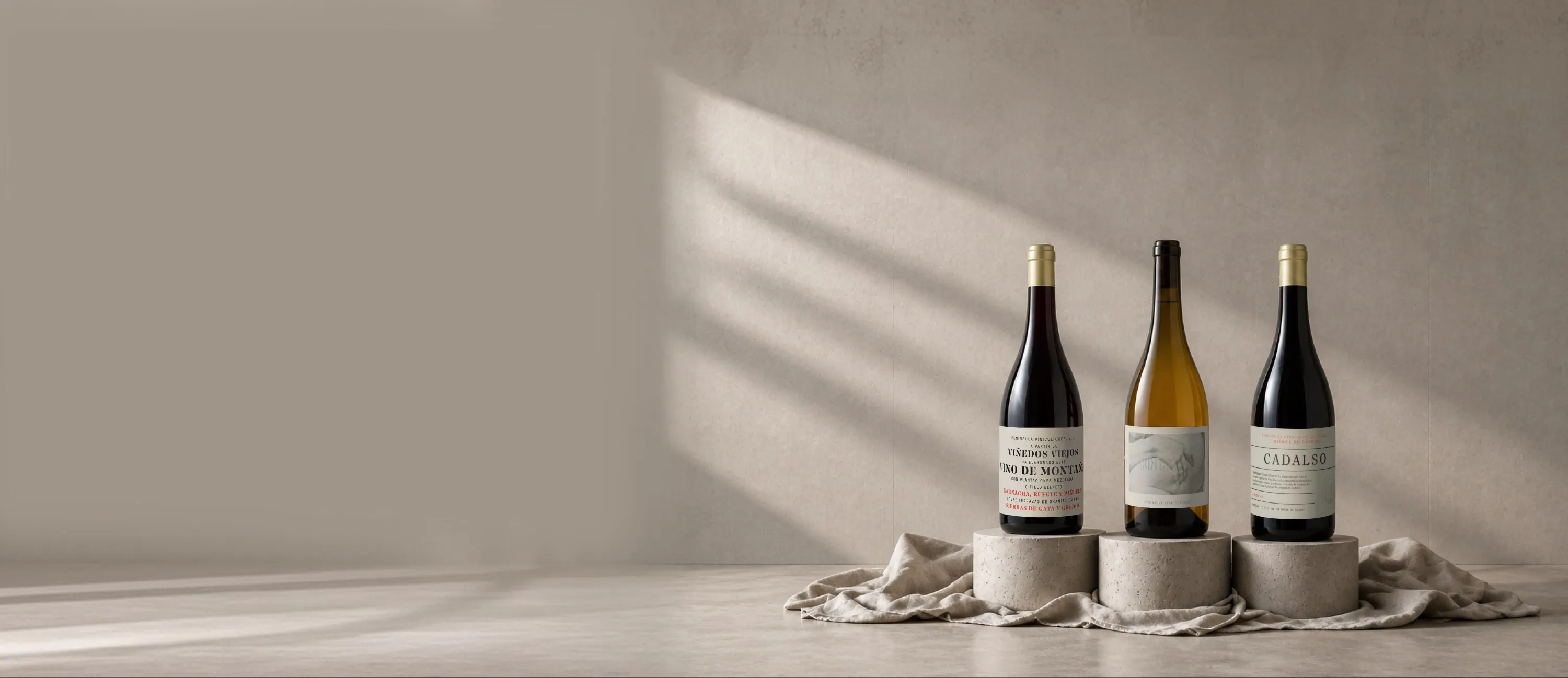 Botellas de vino de la bodega Península Vinicultores
