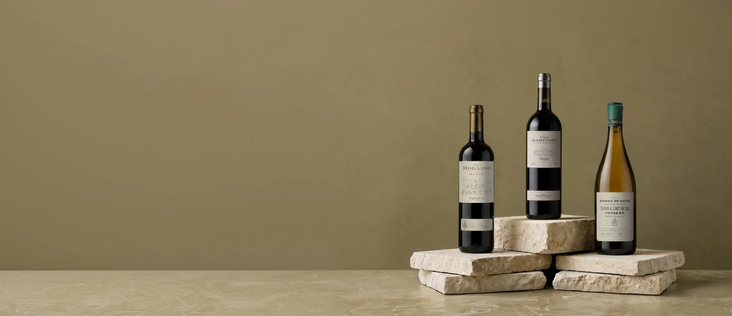 Tres botellas de vino de la región del Priorat
