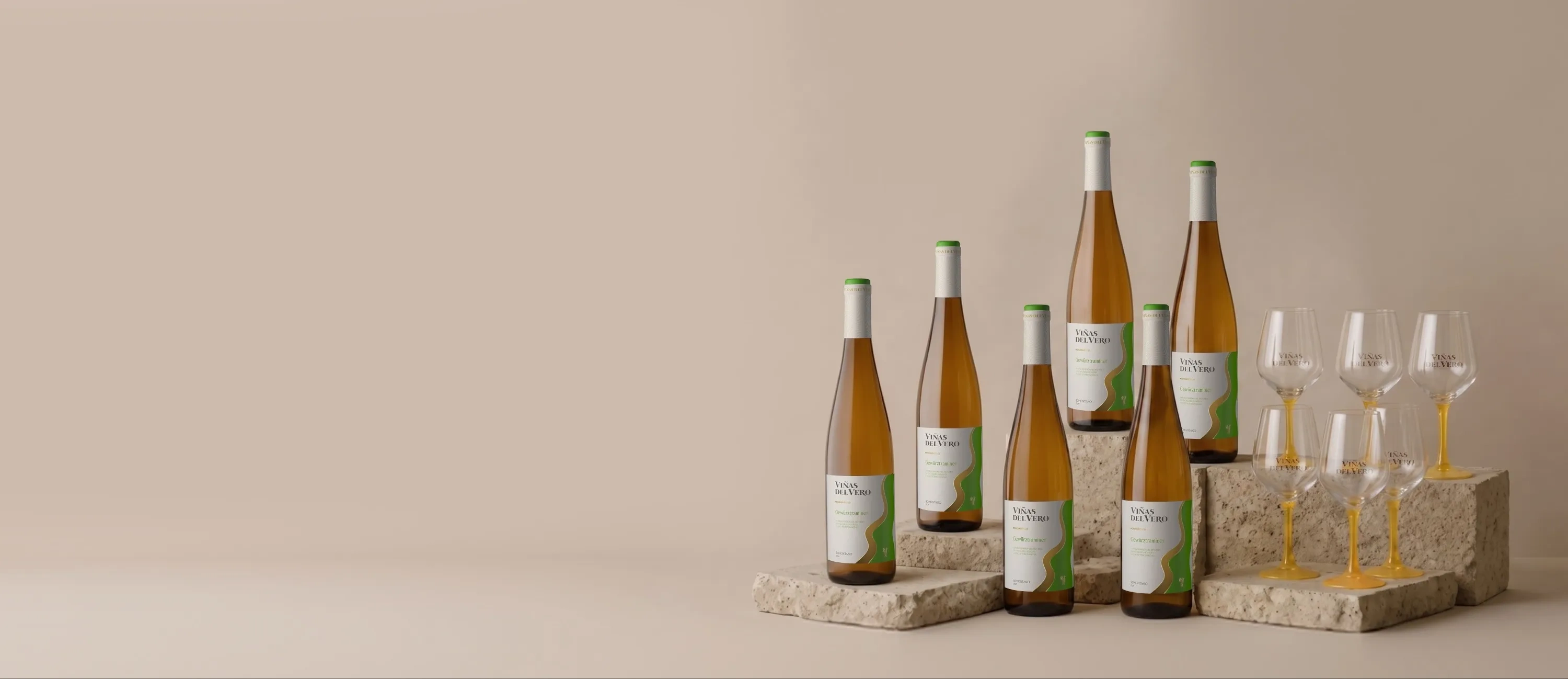 Pack de seis botellas de vino Viñas del Vero Gewürztraminer 2025 y seis copas serigrafiadas