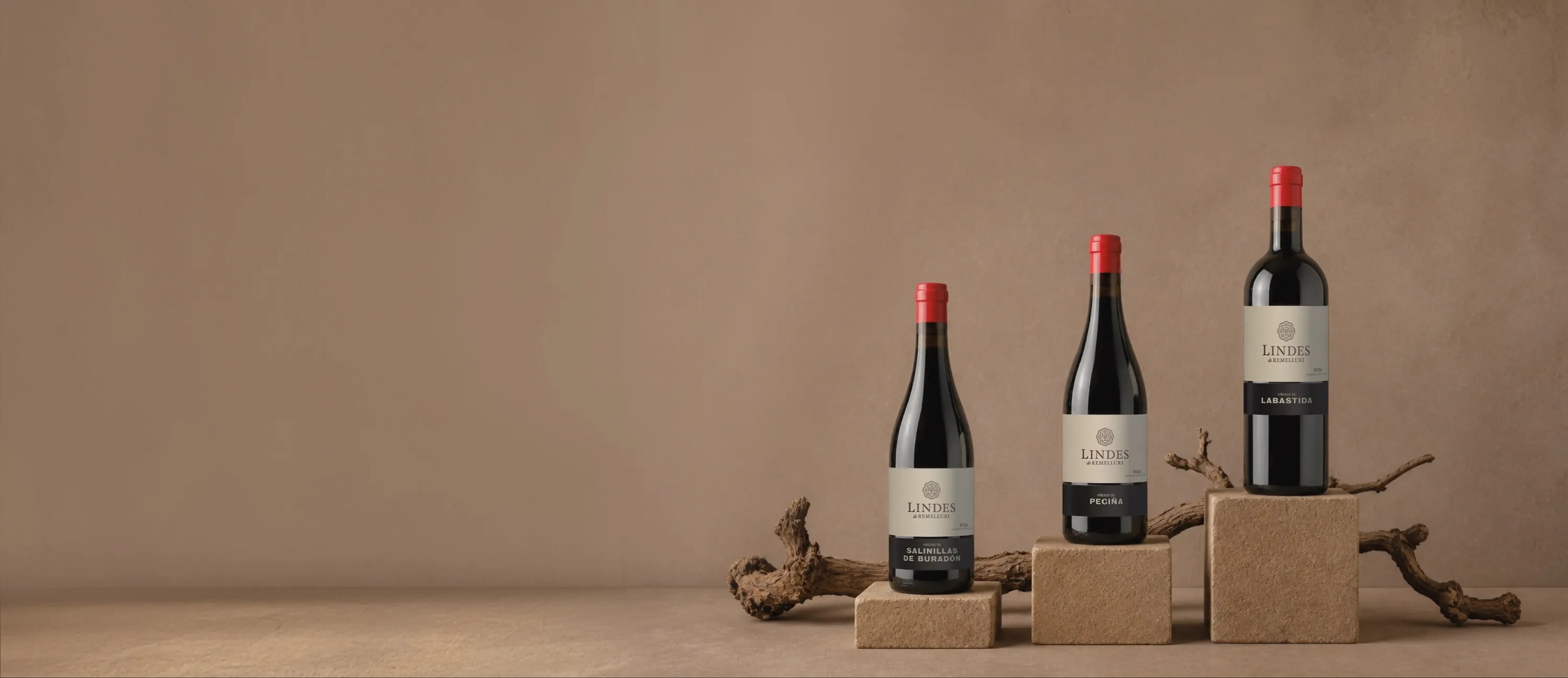 Botellas de vino de la bodega La Granja de Remelluri