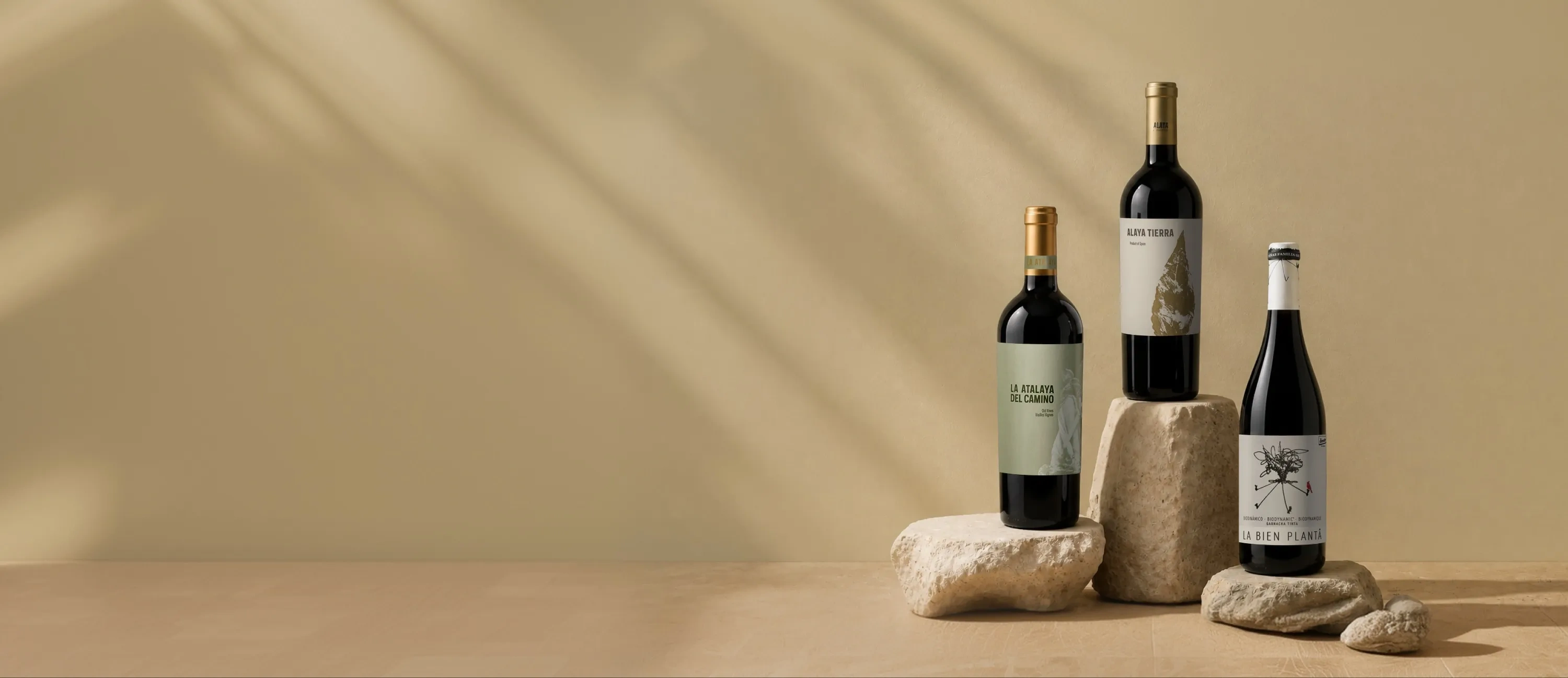 Botellas de vino de la bodega Atalaya
