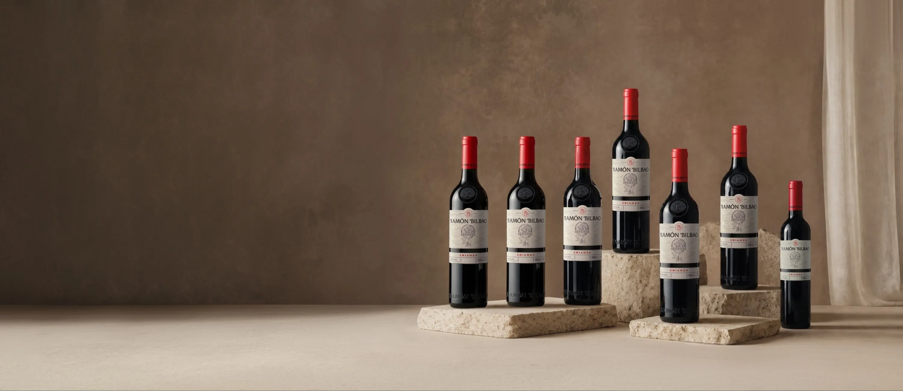 Botellas de Ramón Bilbao Crianza 2022