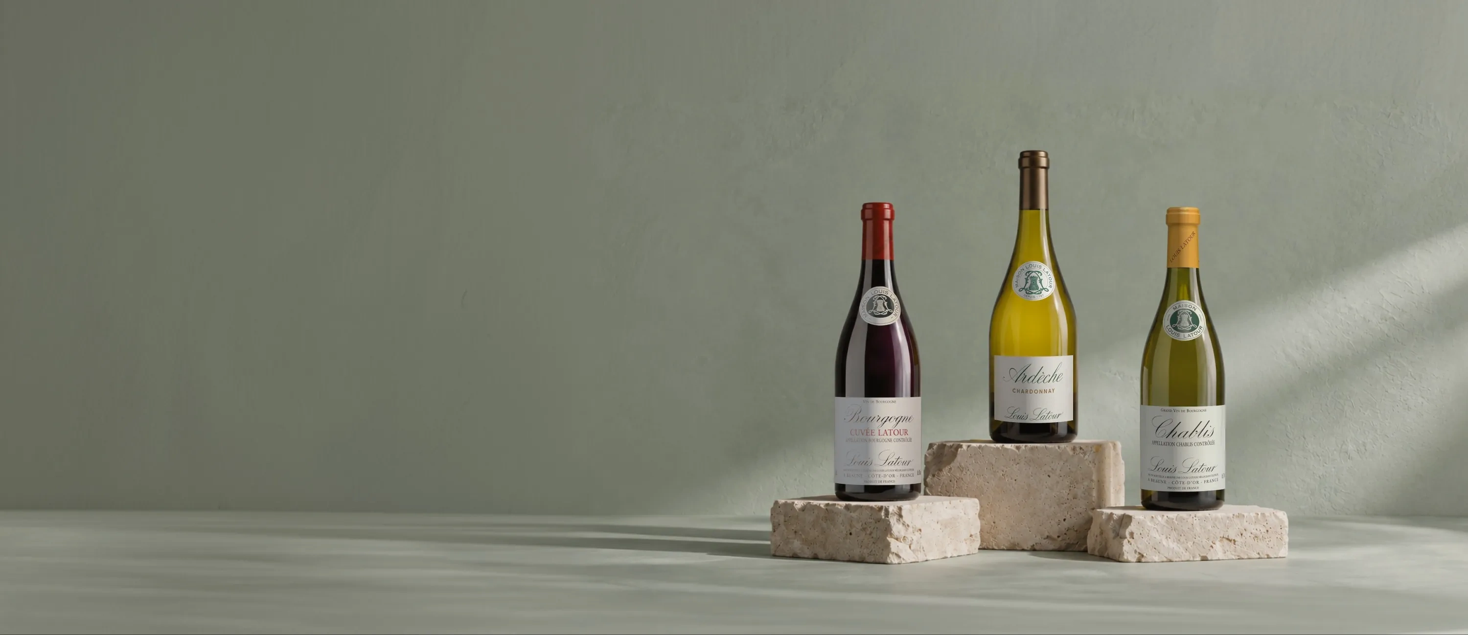 Botellas de vino de la bodega Louis Latour