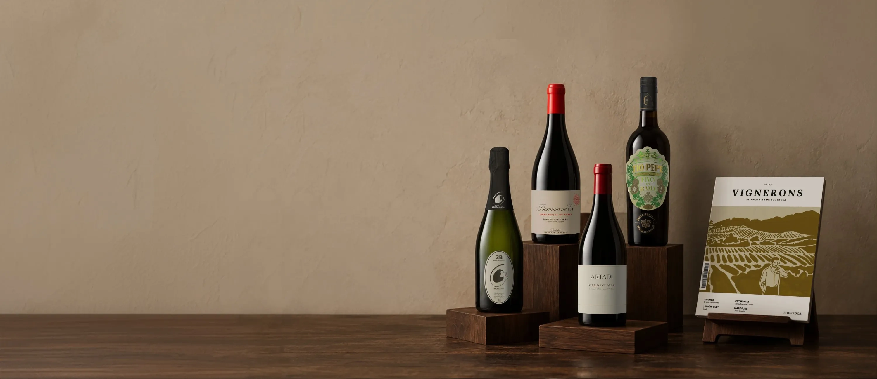 Magazine de otoño de Bodeboca junto a botellas de vino