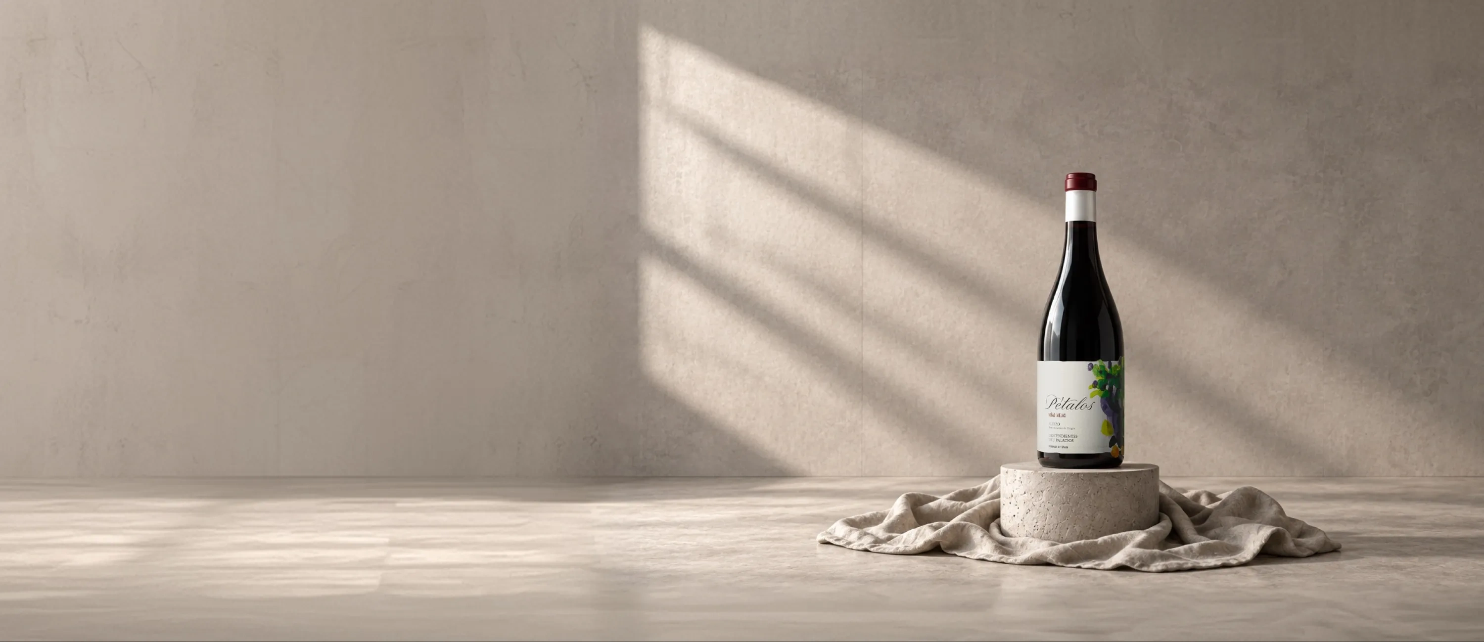 Botella de vino Pétalos 2023