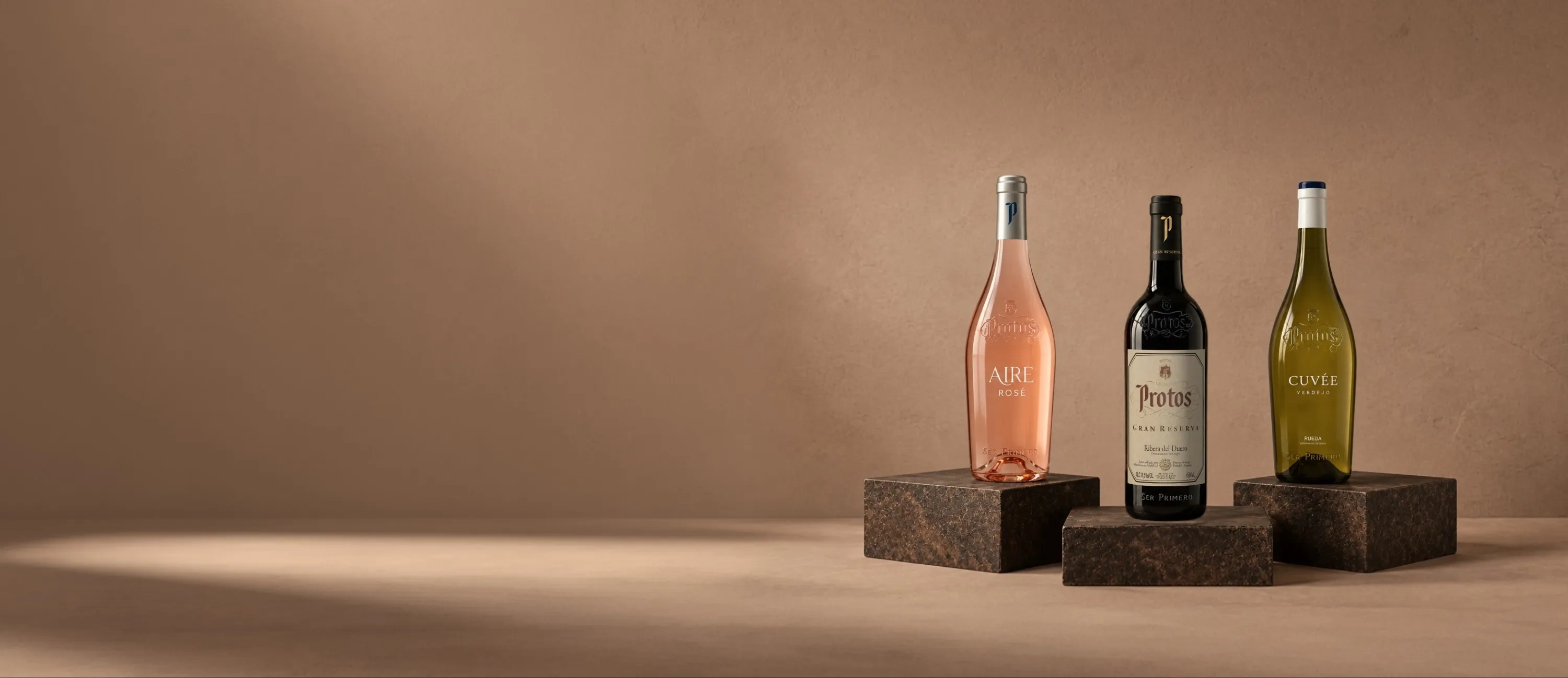 Botellas de vino de la bodega Protos