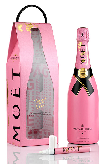 Moët Rosé Impérial Graffiti Love Bag