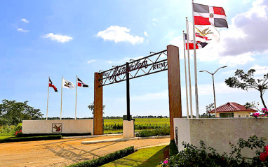 Entrada al complejo de la destilería