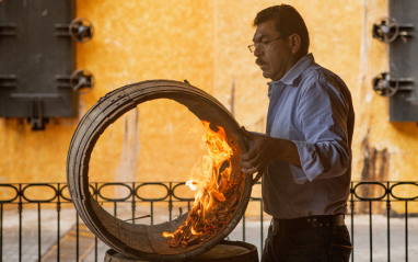 Carbonizando las barricas