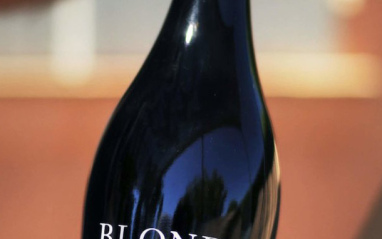 Detalle de la botella de Blonde of Saint Tropez 