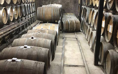 Barricas donde se añejan los tequilas