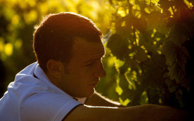 Adrien Fabre en el viñedo