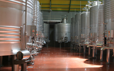 Tanques de acero inoxidable para la fermentación.