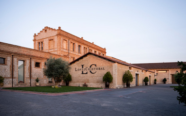 Fachada de la bodega