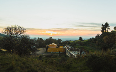 Instalada en una finca con un manantial de aguas subterráneas