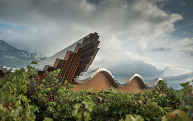 Vista del edificio diseñado por Santiago Calatrava