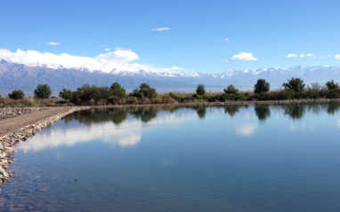 Embalse junto a la bodega