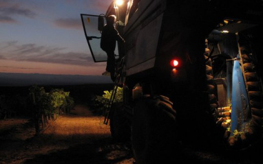 Tractor para la vendimia nocturna