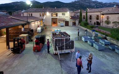 Panorámica de la zona de recepción de la bodega