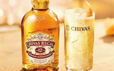 Estuche Chivas Regal 12 Years con petaca