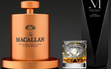 A disfrutar de un vaso de The Macallan M Black Release 2023