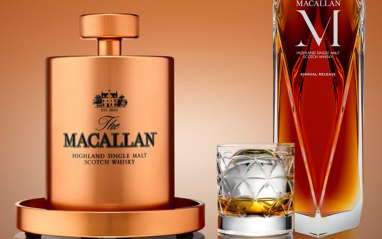 A disfrutar de un vaso de The Macallan M Decanter Release 2023